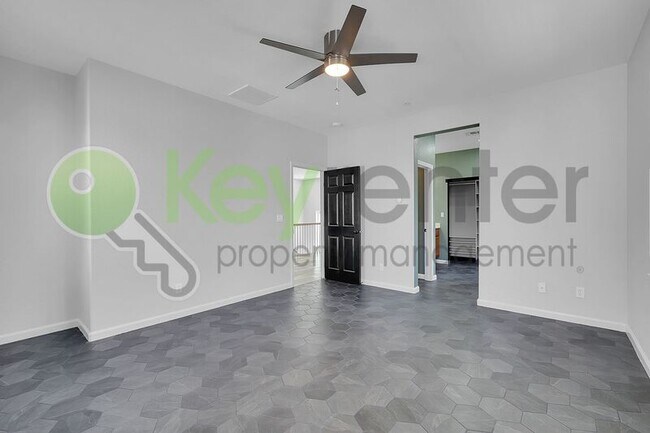 Building Photo - 973 Courtyards Loop