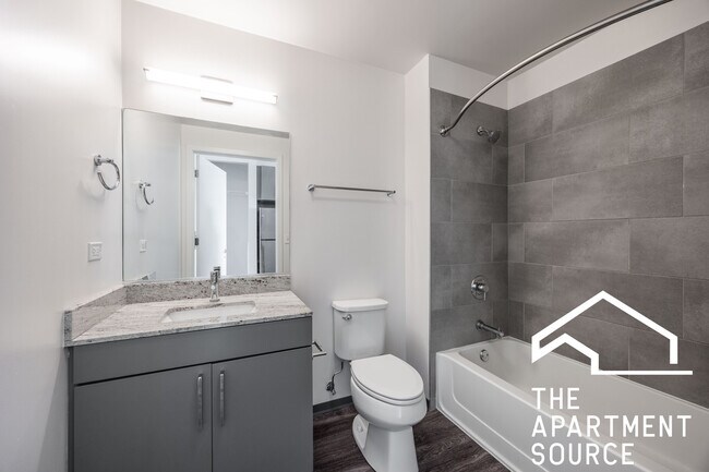 Building Photo - 2340 N California Ave