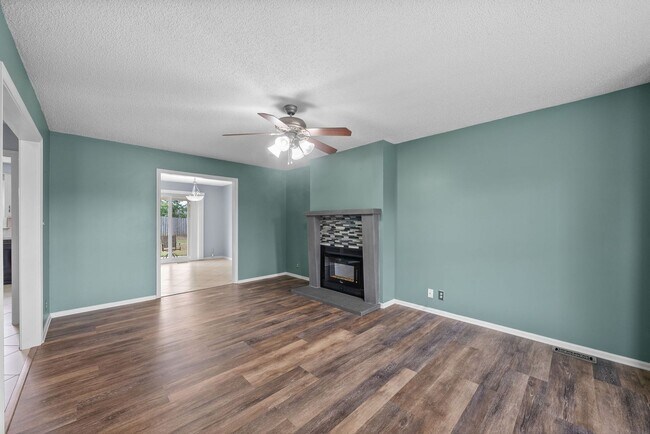 Building Photo - Nice Home on Cul-Du-Sac Large Backyard clo...