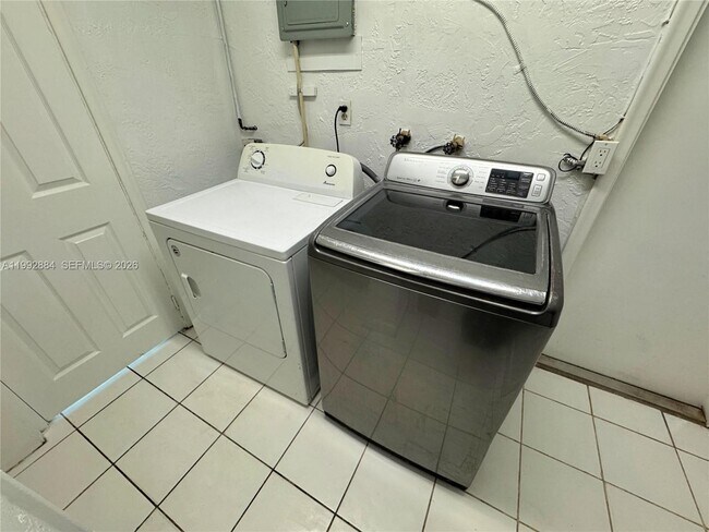 Building Photo - 9574 NW 19th Pl