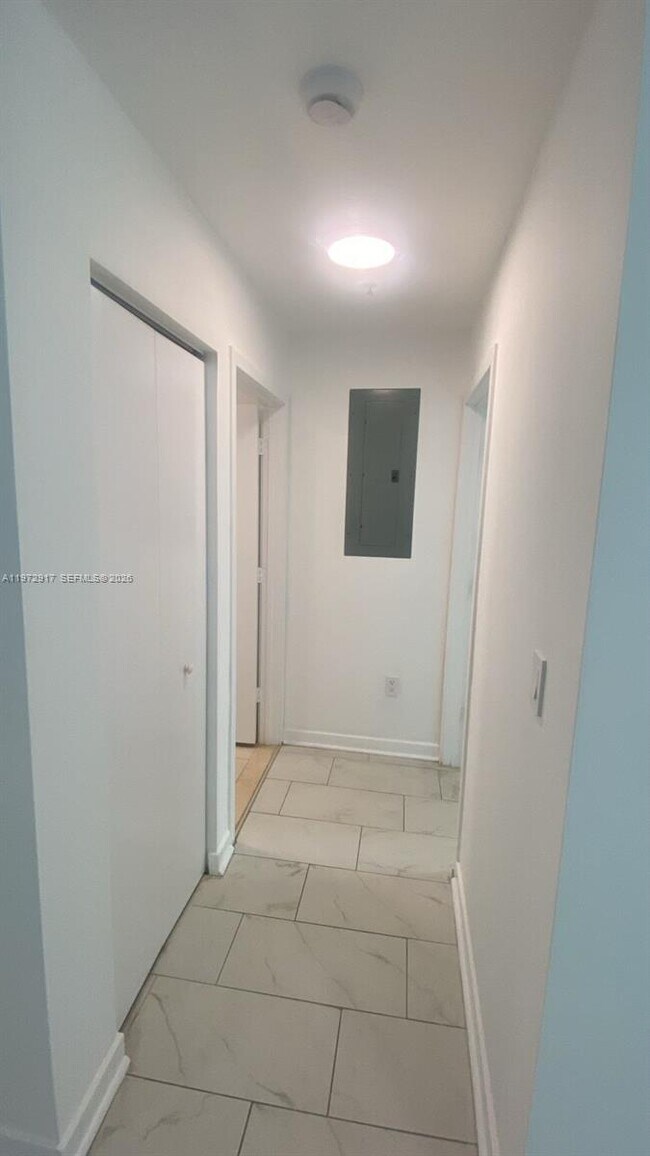 Building Photo - 1111 SW 1st Ave