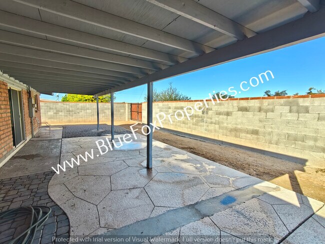 Building Photo - 3310 W Calle Toronja