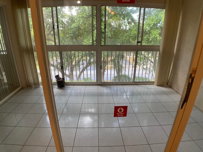 Primary Photo - 5016 Rose Hill Dr