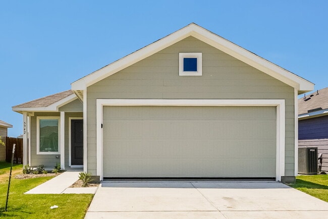 Building Photo - 5942 Wedgemere Dr