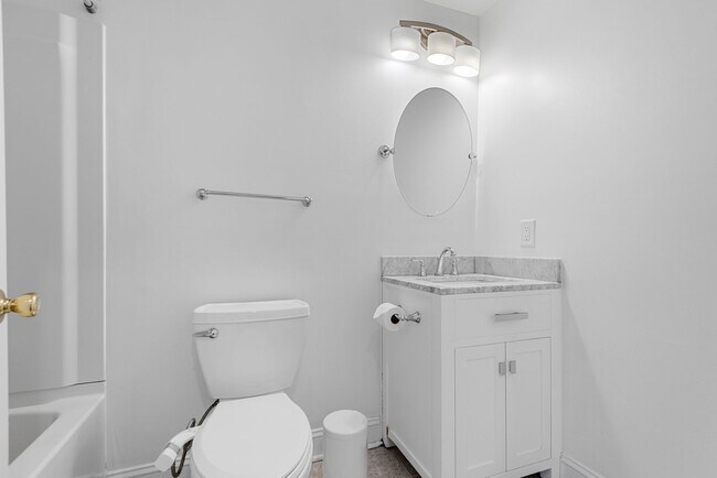 Building Photo - Gorgeous Home Near Downtown Durham!