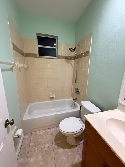 Building Photo - 2336 Alling Ter