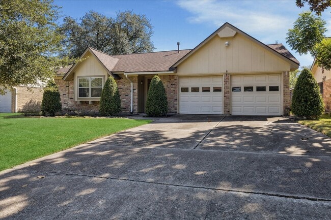 Building Photo - 9631 Philmont Dr