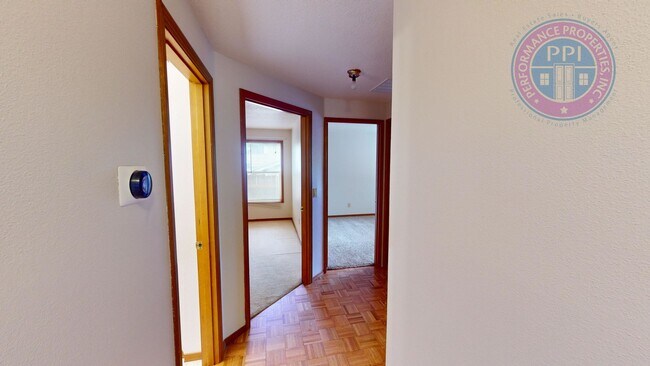 Building Photo - Single Level Ranch, Central Air, Large Yar...