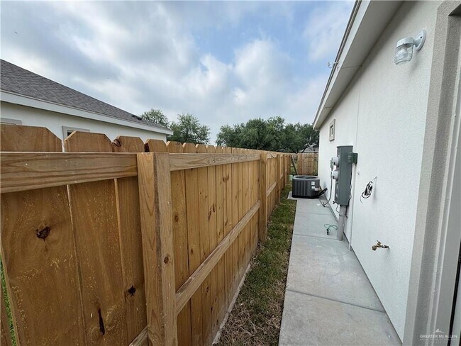 Building Photo - 1312 W Sucre Dr