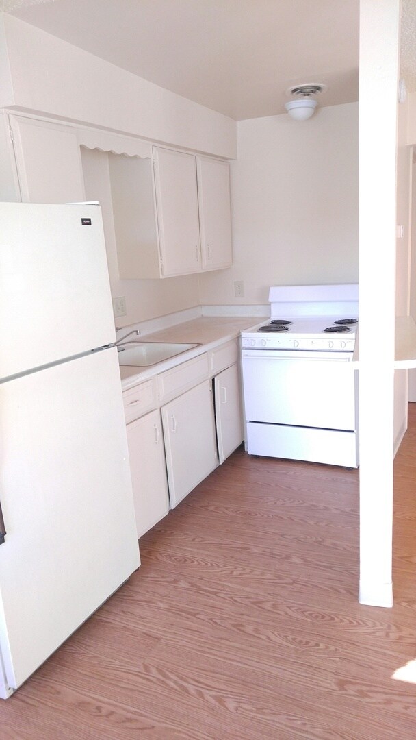 Interior Photo - 485 LINDEN
