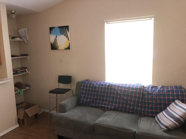 Building Photo - 1112 Frame St