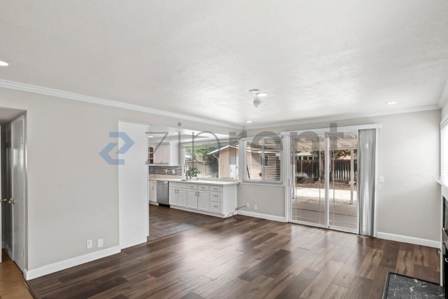 Building Photo - Unit