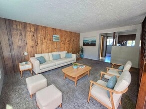 Building Photo - 124 NE Atkinson Ct