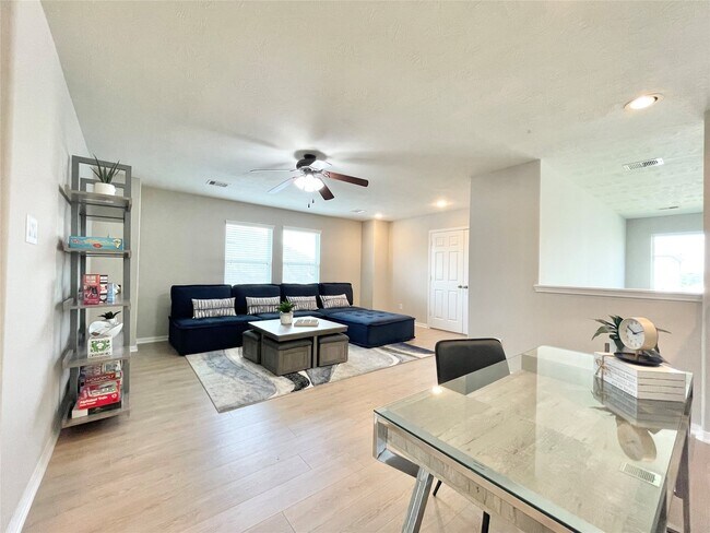 Building Photo - 30743 Gardenia Trace Dr