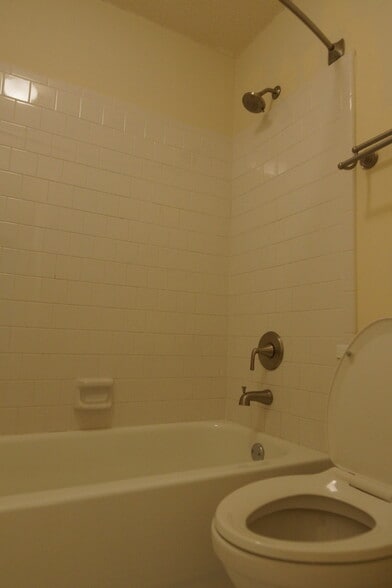 Building Photo - 204 Swiss Lake Dr