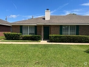 Building Photo - Duplex *LEASING SPECIAL AVAILABLE*