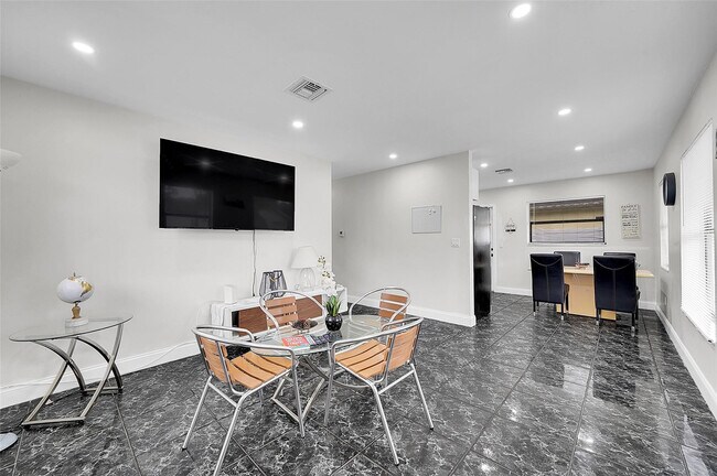 Building Photo - 2784 NW 9th St