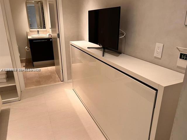 Building Photo - 17121 Collins Ave