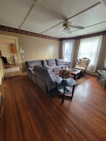 Shared Living room - 32 Rowe Ave