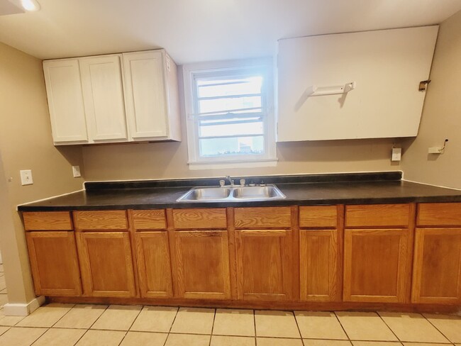 Building Photo - 1 NE-2