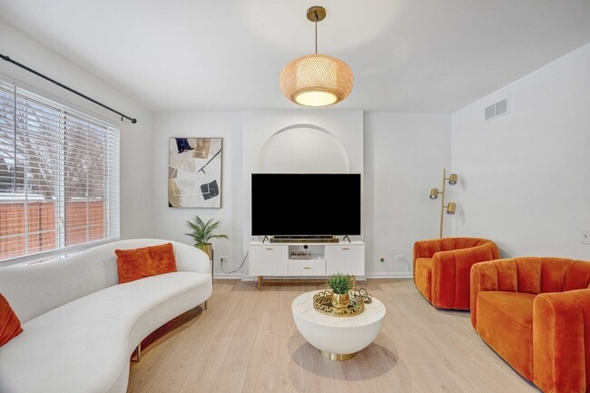 Building Photo - 549 Ivory Ln