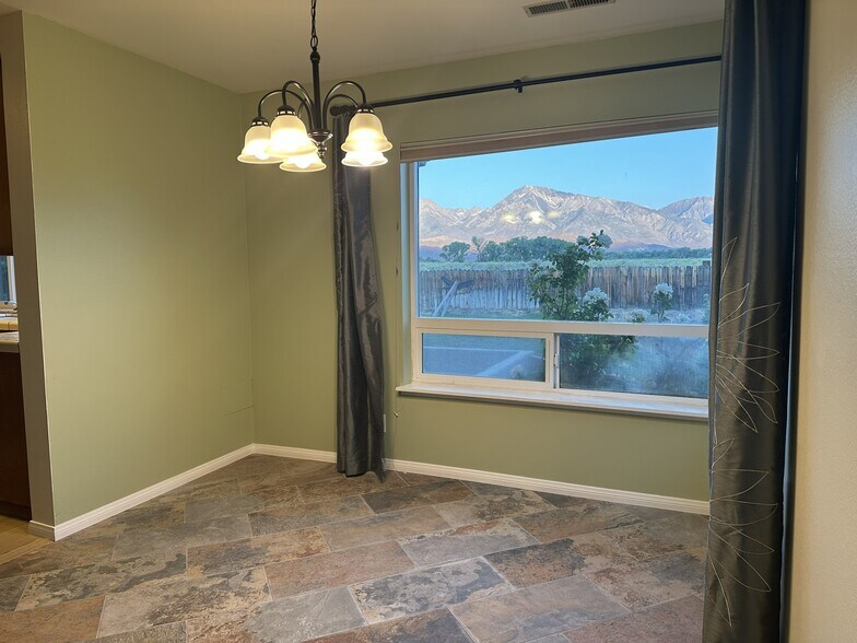 Building Photo - 1631 Shoshone Dr