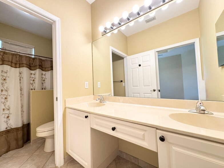 Building Photo - 8654 Lineyard Cay