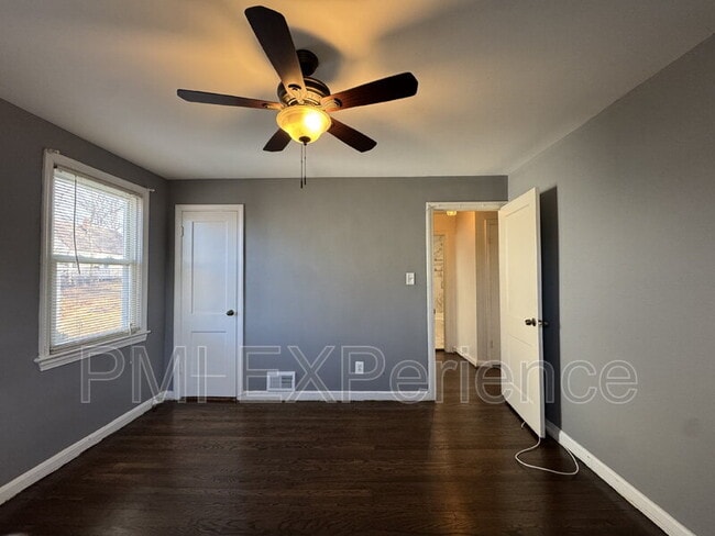 Building Photo - 2204 Ramblewood Dr