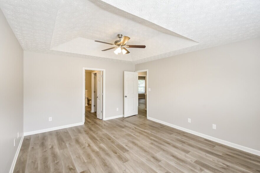 Building Photo - 7050 Silver Bend Overlook
