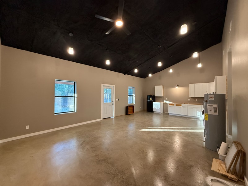 Building Photo - 1991 County Rd 2443