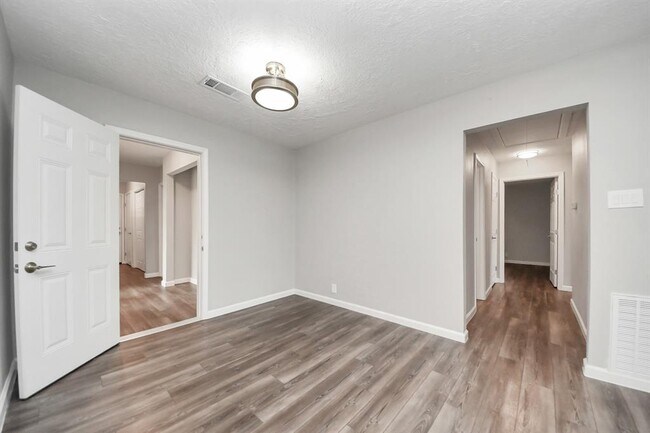 Building Photo - 3111 Tanglebriar Dr