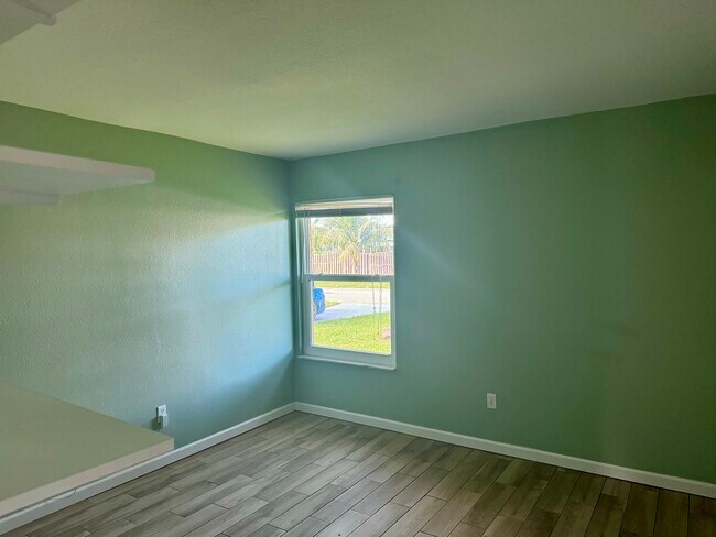 Building Photo - 1612 SE Cascella Ct
