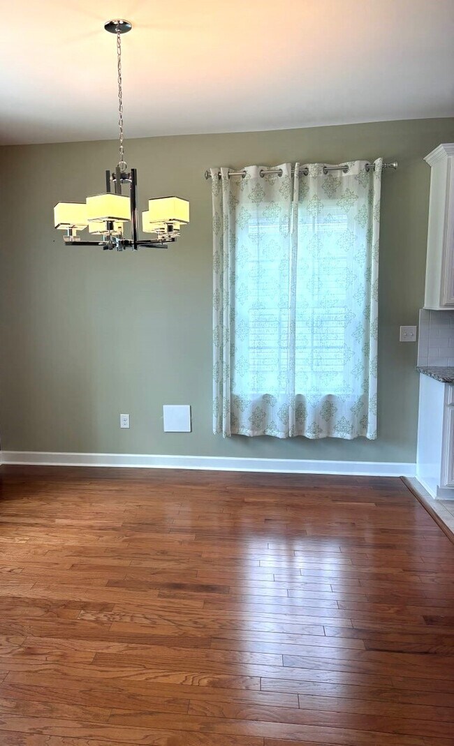 Building Photo - 231 Belclare Way