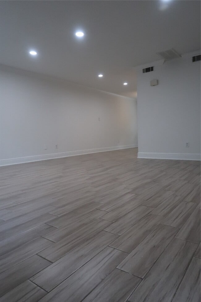 Building Photo - 14209 Briarsage Ct