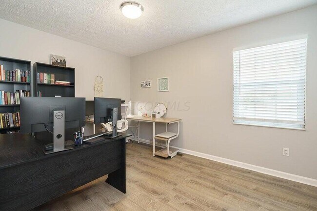 Building Photo - 7867 Meadowhaven Blvd