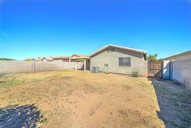 Building Photo - READY TO VIEW NOW! Spacious 3 Bed 2 Bath home in the Estrella Neighborhood
