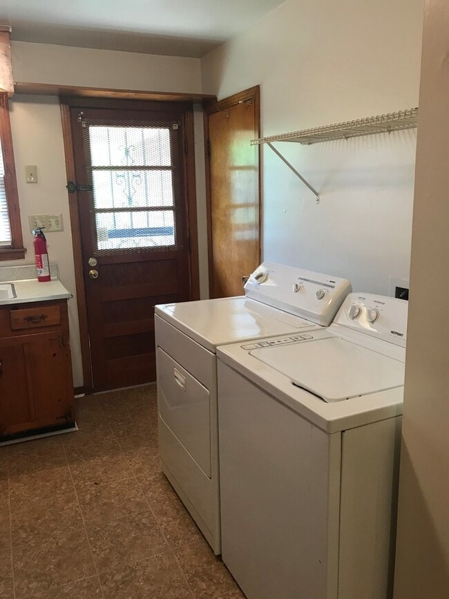 Building Photo - Collinwood Drive-5000