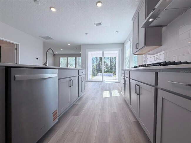 Building Photo - 36 Perseus Ave