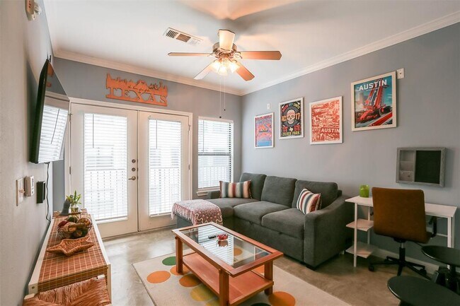 Building Photo - 2502 Leon St