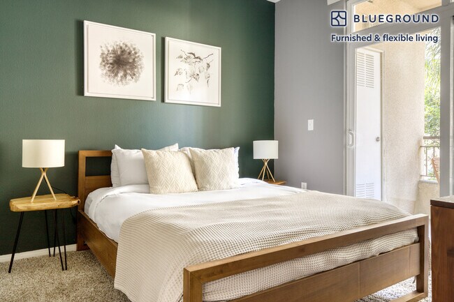 Building Photo - 8601 Lincoln Blvd