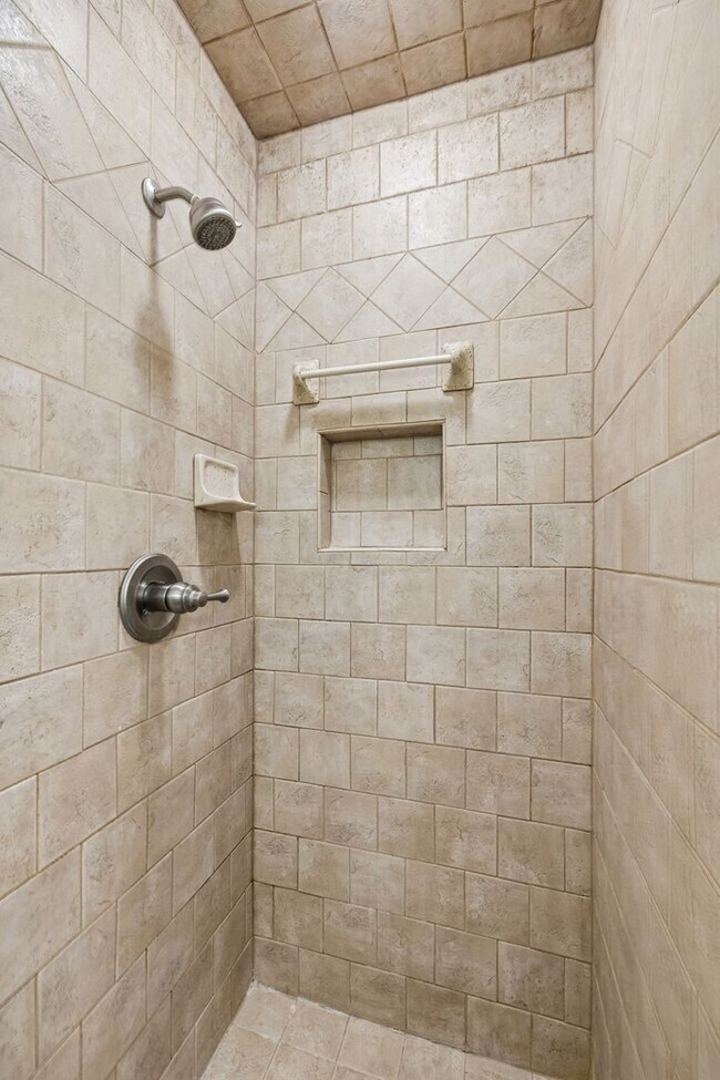 Building Photo - Pet Friendly Four Bedroom with Basement!