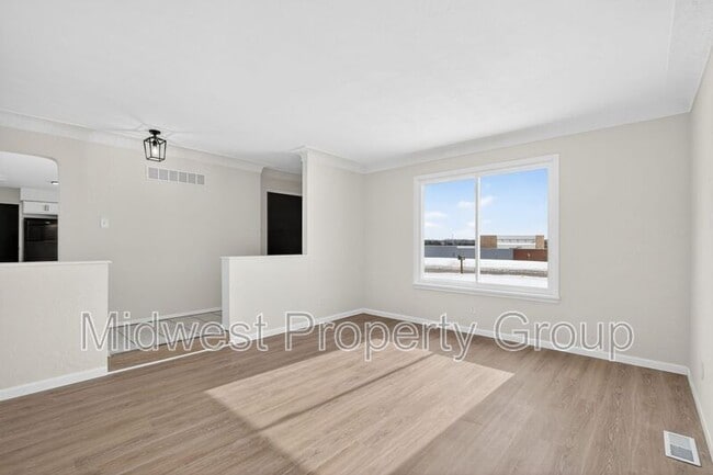 Building Photo - 5165 Westwood Dr