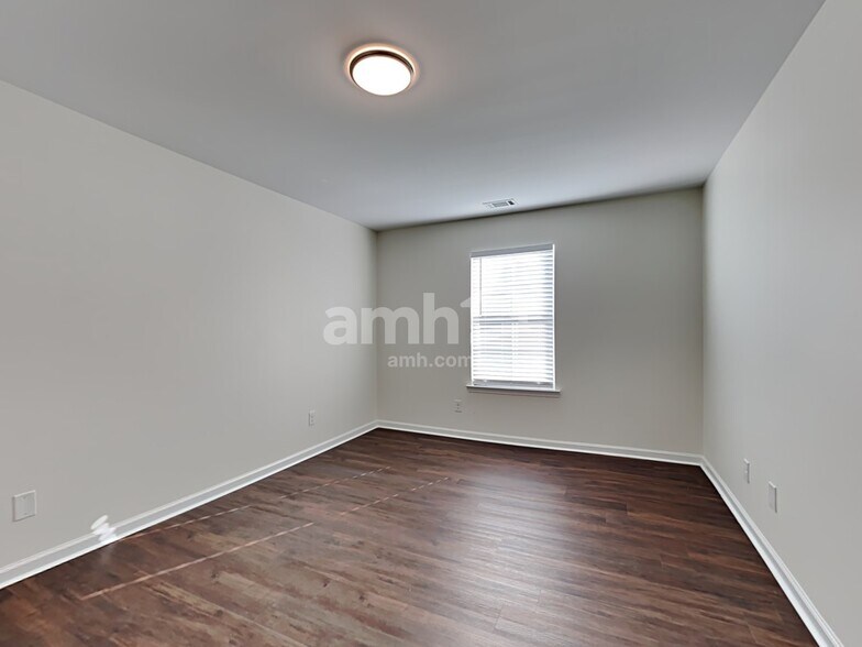 Building Photo - 138 Waverly Way