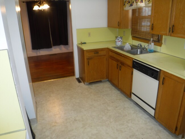 Building Photo - 1320 Trumbull Ave SE