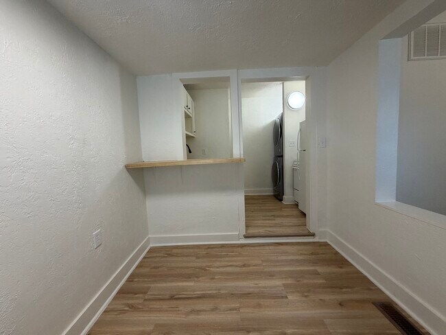 Building Photo - 715 Asp Ave