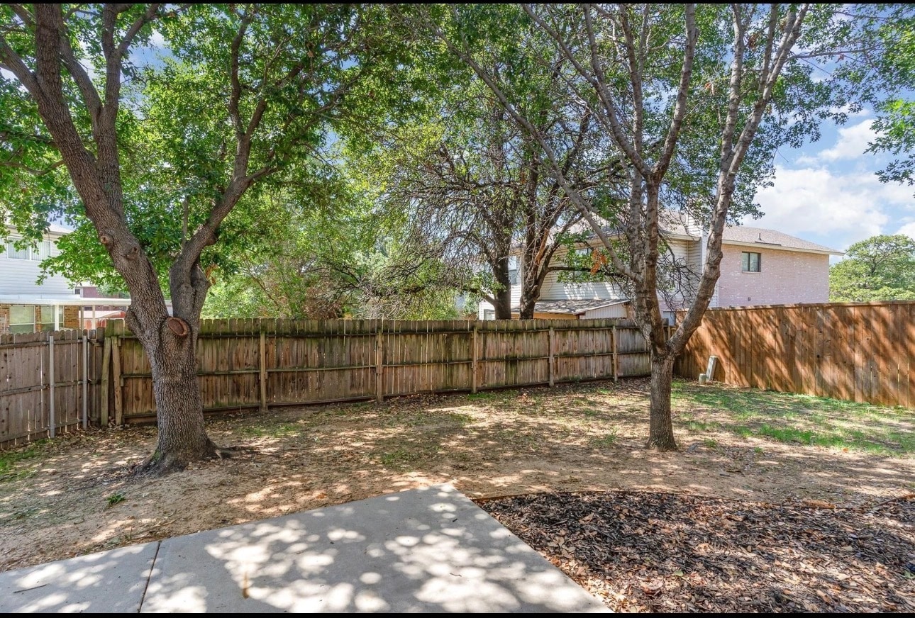 Building Photo - 2007 Crystal Springs Dr