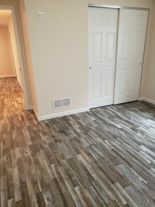 Building Photo - 35 Woodland Oaks Dr