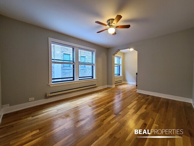 Primary Photo - 425 W Roscoe St