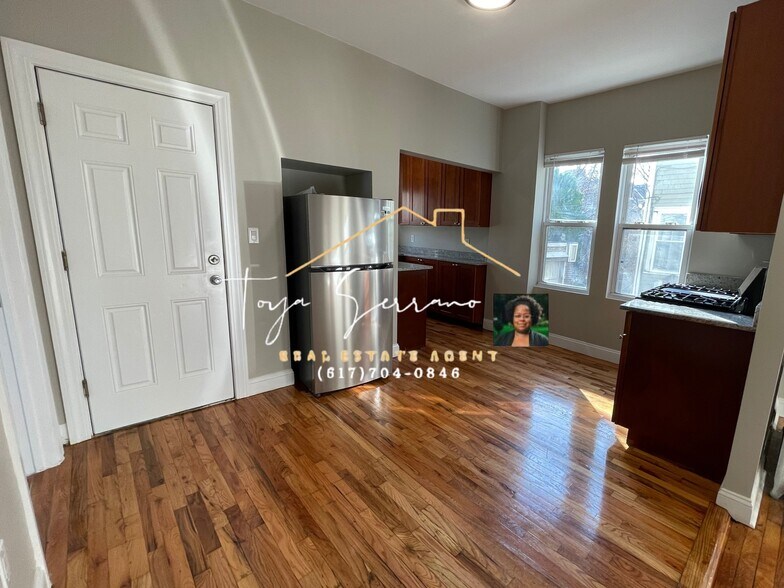 Building Photo - 11 Abbotsford St