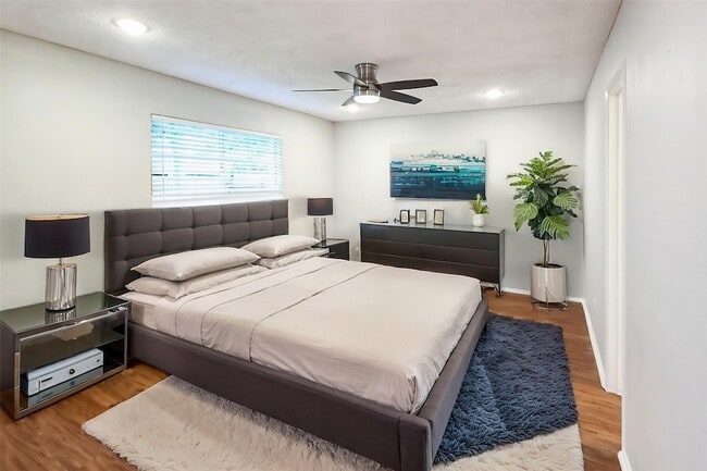 Building Photo - 6400 Pine St